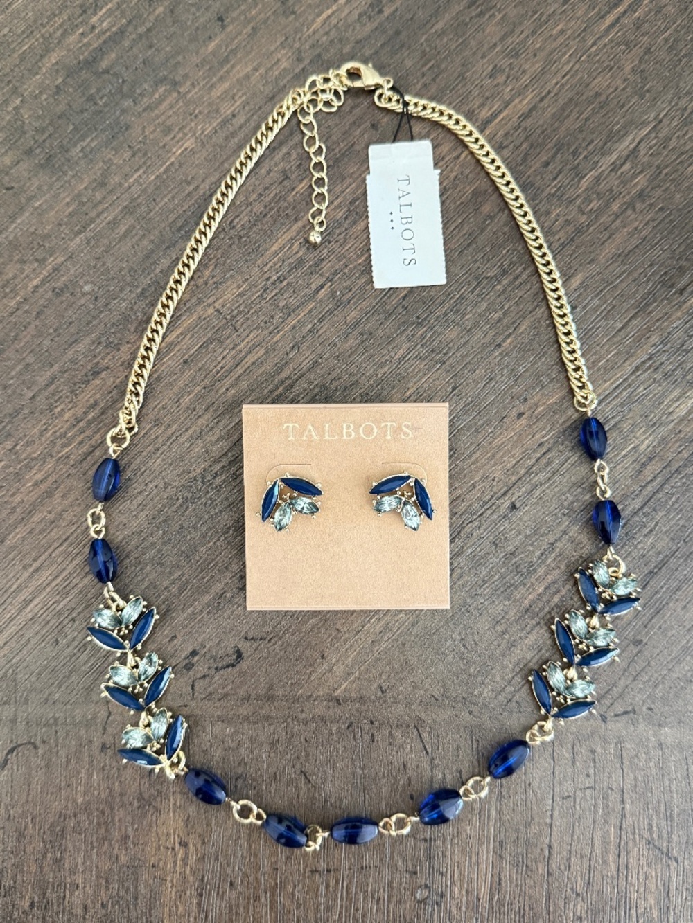 Gorgeous Necklace and Bracelet Set - NEW!!
